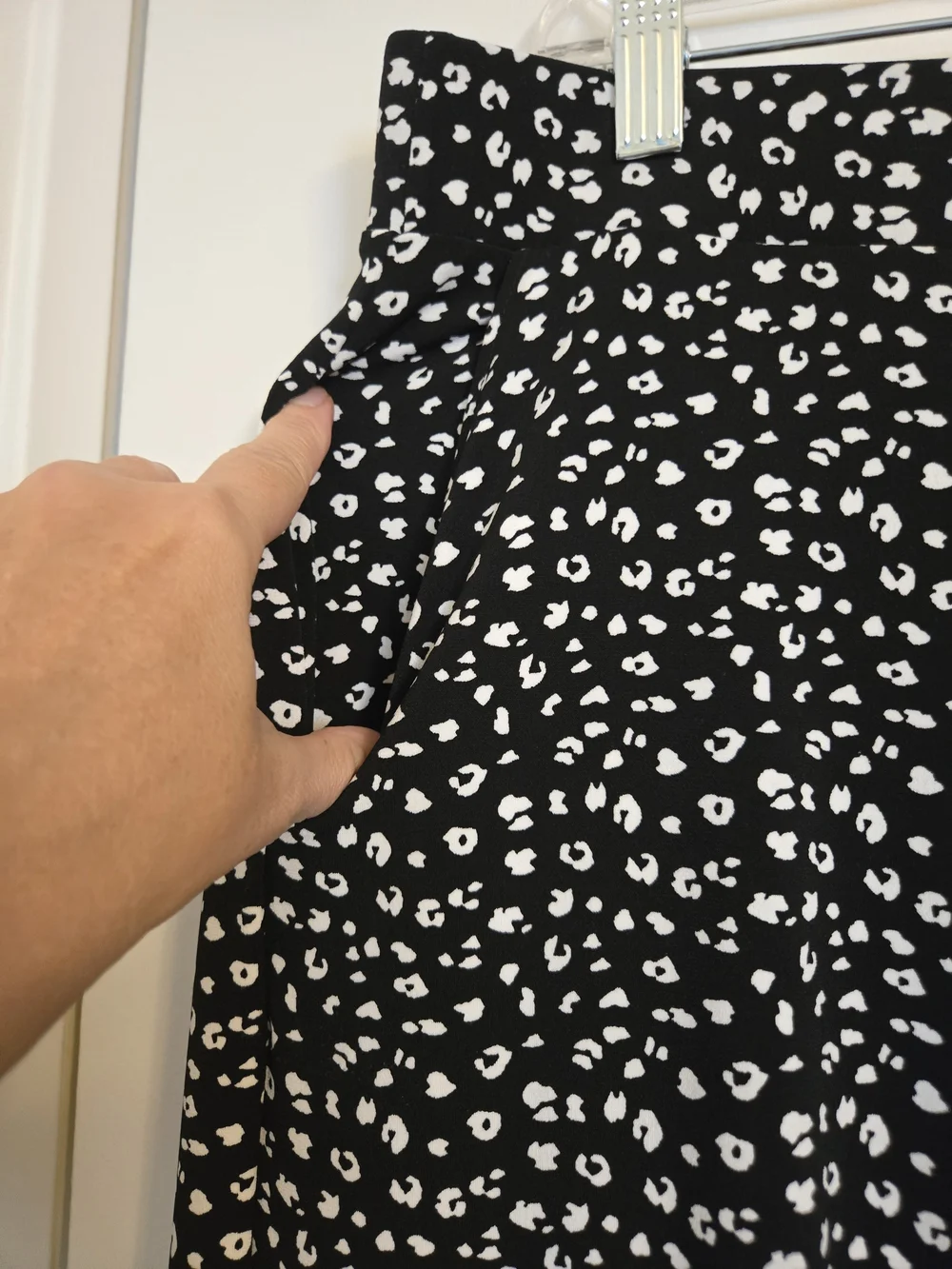 WHBM Classic Black & White Printed Wide-Leg Pants - Picture 3 of 5